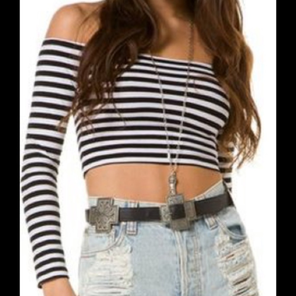 MinkPink super sexy off the shoulder B&W top!